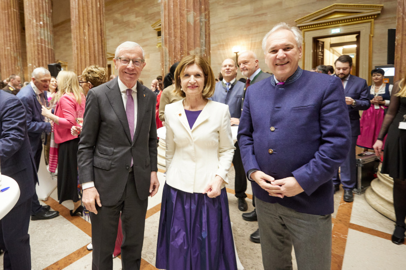 Von links: Landeshauptmann von Salzburg Wilfried Haslauer, Bundesratspräsidentin Andrea Eder-Gitschthaler (ÖVP), Nationalratspräsident Walter Rosenkranz (FPÖ)