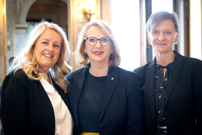 Von links: Bundesrätin Claudia Arpa (SPÖ), Dritte Nationalratspräsidentin Doris Bures (SPÖ), Nationalratsabgeordnete Sabine Schatz (SPÖ)