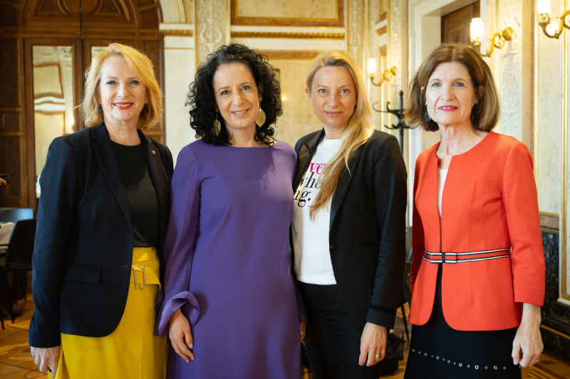 Gruppenfoto: Von links: Dritte Nationalratspräsidentin Doris Bures (SPÖ), Nationalrastabgeordnete Margareth Falkner (ÖVP), Nationalratsabgeordneter Juliane Bogner-Strauß (ÖVP), Bundesratspräsidentin Andrea Eder-Gitschthaler (ÖVP)