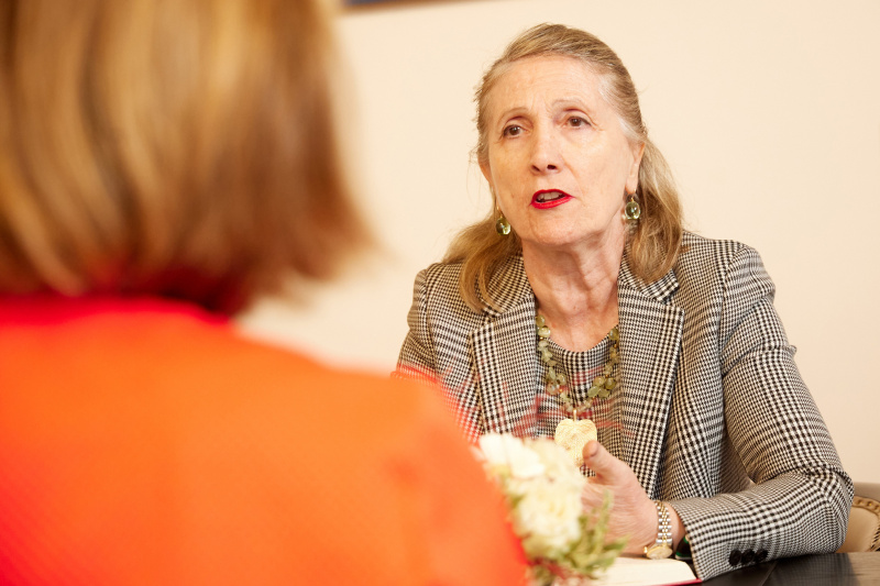 Aussprache. Spanische Botschafterin Aurora Mejía