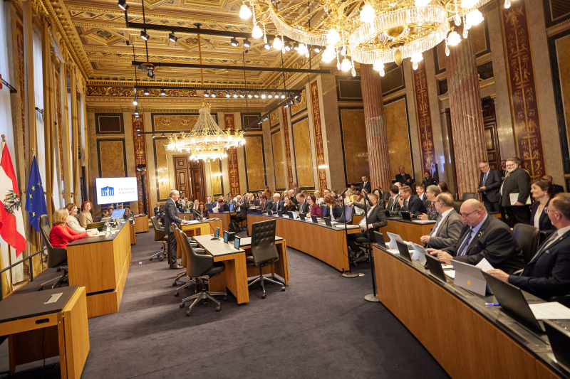 Erklärung Landeshauptmann von Salzburg Wilfried Haslauer. Blick ins Plenum