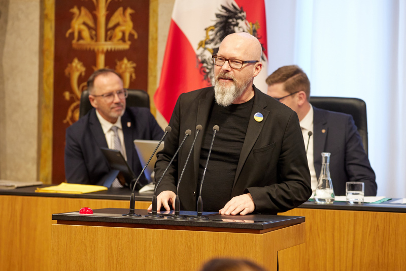 Am Redner:innenpult Bundesrat Marco Schreuder (GRÜNE)