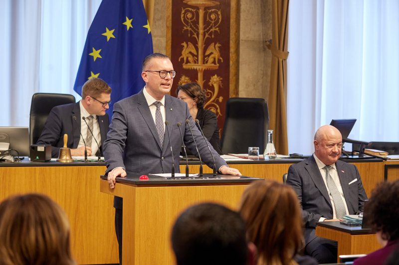 Am Redner:innenpult Bundesrat Matthias Zauner (ÖVP)