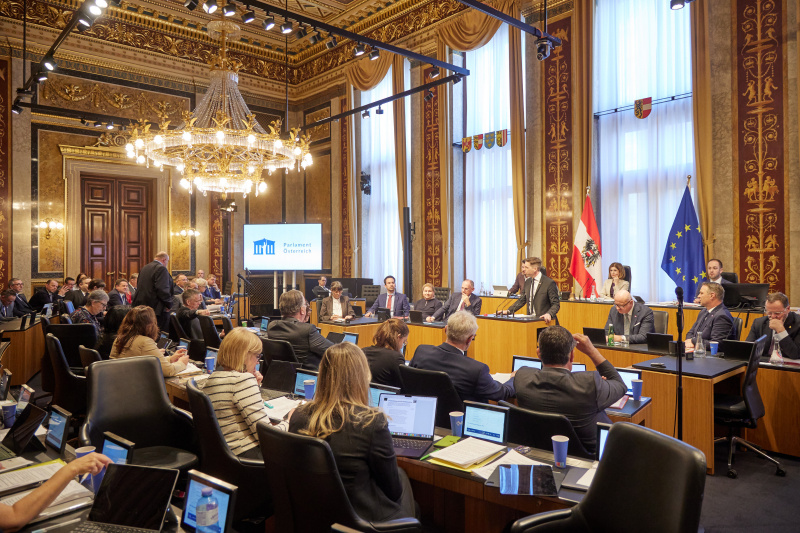 Am Redner:innenpult Bundesrat Sebastian Forstner (SPÖ)