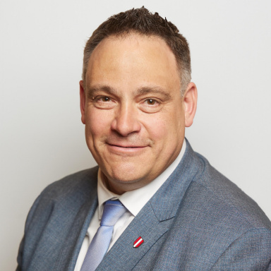 Portraitfoto von Thomas Karacsony