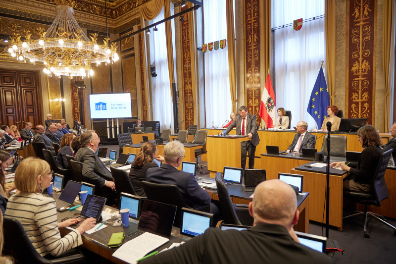 Am Redner:innenpult Bundesrat Michael Wanner (SPÖ)