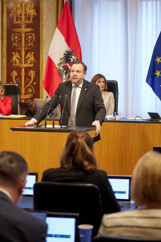 Am Redner:innenpult Bundesrat Franz Ebner (ÖVP)