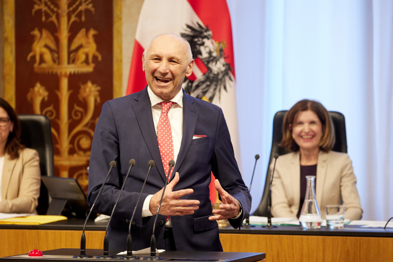 Am Redner:innenpult Bundesrat Manfred Mertel (SPÖ)