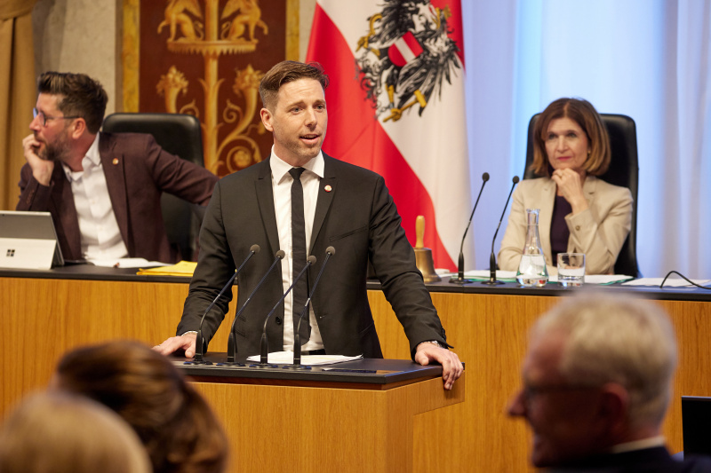 Am Redner:innenpult Bundesrat Sebastian Forstner (SPÖ)