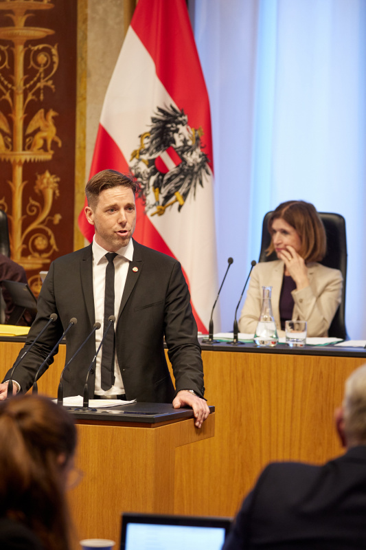 Am Redner:innenpult Bundesrat Sebastian Forstner (SPÖ)