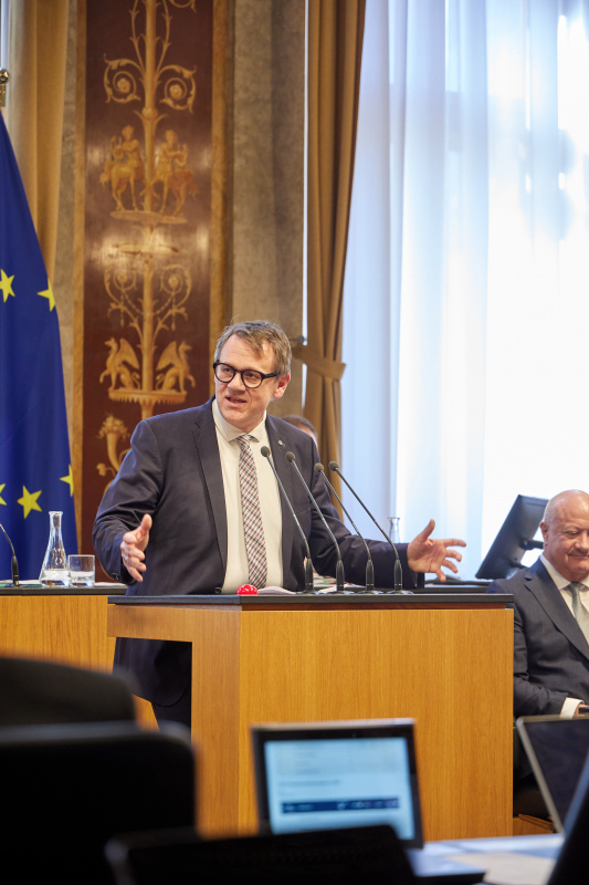 Am Redner:innenpult Bundesrat Christoph Thoma (ÖVP)