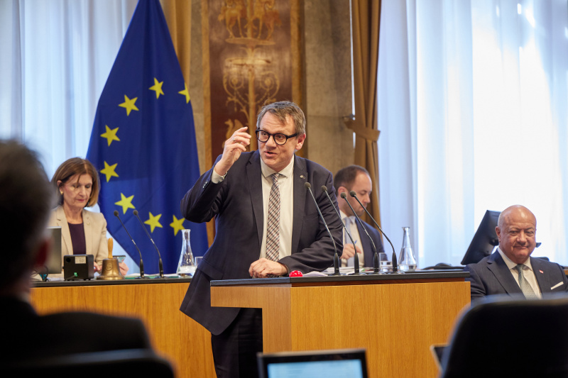 Am Redner:innenpult Bundesrat Christoph Thoma (ÖVP)