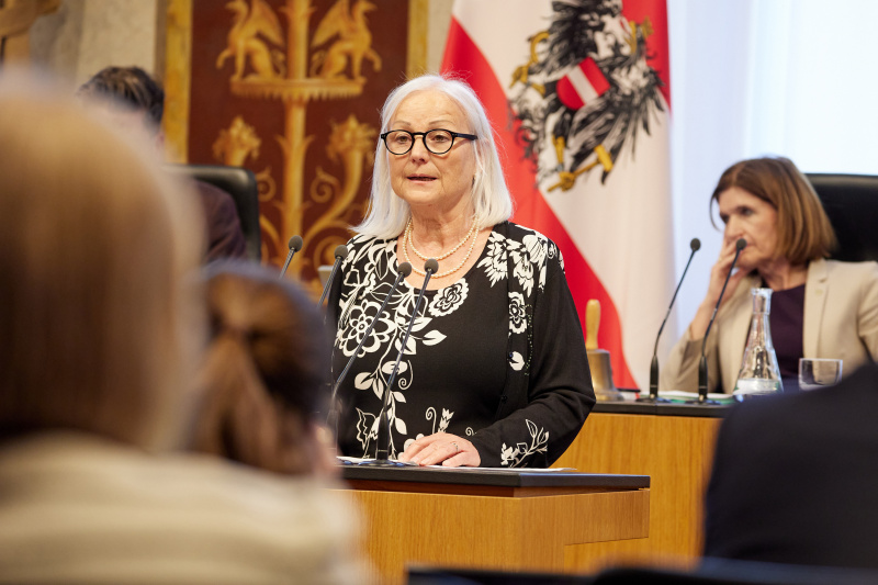 Am Redner:innenpult Irene Partl (FPÖ)