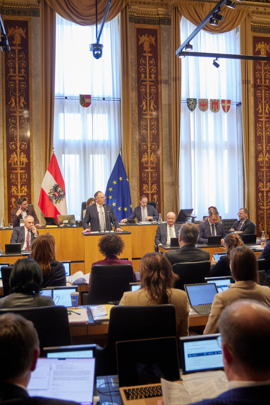 Am Redner:innenpult Bundesrat Günter Pröller (FPÖ)