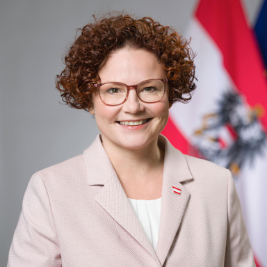 Portraitfoto von Mag. Elisabeth Zehetner