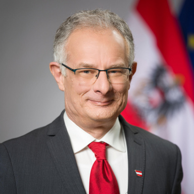 Portraitfoto von Dr. Markus Marterbauer