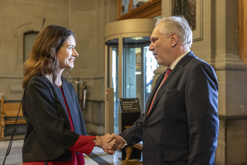 Begrüßung. Von rechts: Nationalratspräsident Walter Rosenkranz (FPÖ), Schweizer Nationalratspräsidentin Maja Riniker