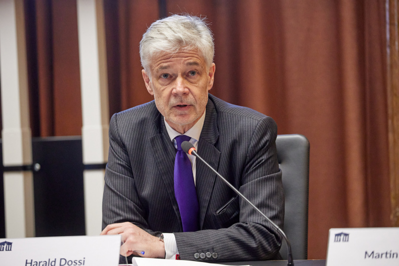 Grußworte. Parlamentsdirektor Harald Dossi