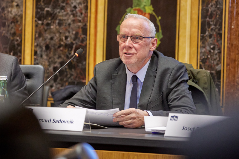 Diskussion & Statements der Volkgruppenbeiräte. Vorsitzender Volkgruppenbeirat Slowen:innen in Kärnten und der Steiermark Bernard Sadovnik