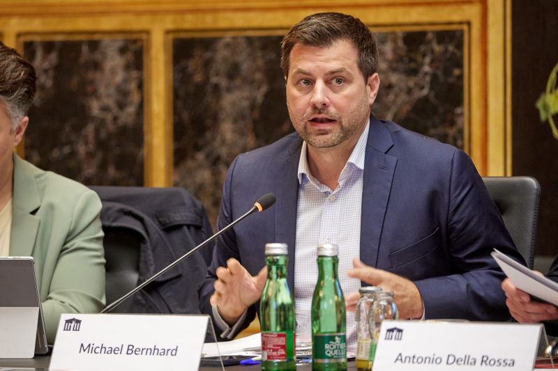 Statements der Bereichssprecher:innen für Volksgruppen der Parlamentsfraktionen. Nationalratsabgeordneter Michael Bernhard (NEOS)