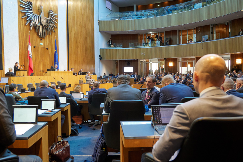 Regierungsbank. Stellungnahme Finanzminister Markus Marterbauer (SPÖ)