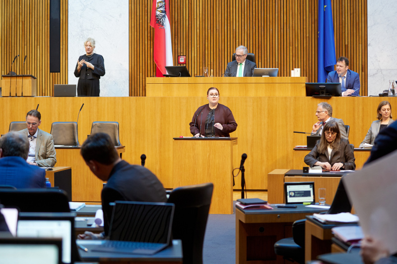 Am Redner:innenpult: Nationalratsabgeordnete Carina Reiter (ÖVP)