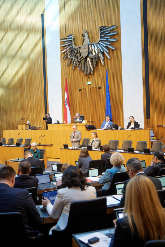 Regierungsbank. Stellungnahme Finanzminister Markus Marterbauer (SPÖ)