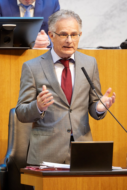 Regierungsbank. Stellungnahme Finanzminister Markus Marterbauer (SPÖ)