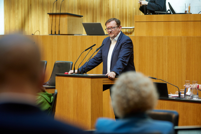 Am Redner:innenpult: Nationalratsabgeordneter Rudolf Silvan (SPÖ)