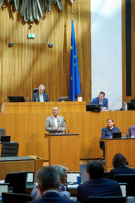 Am Redner:innenpult: Nationalratsabgeordneter Peter Wurm (FPÖ)