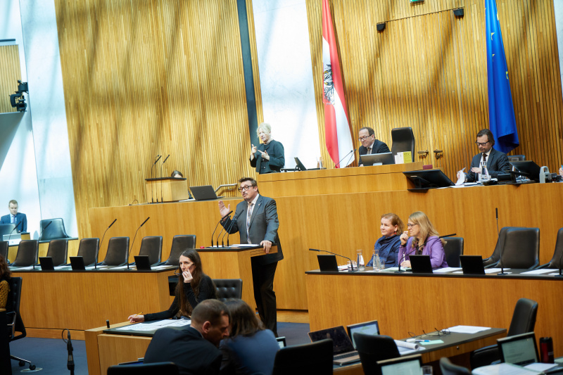 Am Redner:innenpult: Nationalratsabgeordneter Christoph Steiner (FPÖ)