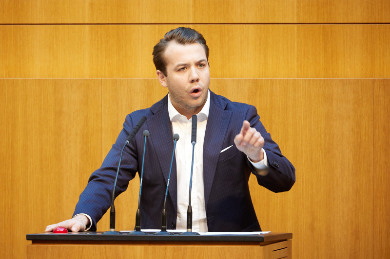 Am Redner:innenpult: Nationalratsabgeordneter Maximilian Weinzierl (FPÖ)