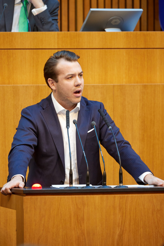 Am Redner:innenpult: Nationalratsabgeordneter Maximilian Weinzierl (FPÖ)