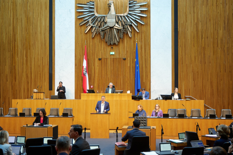 Am Redner:innenpult: Nationalratsabgeordneter Ralph Schallmeiner (GRÜNE)