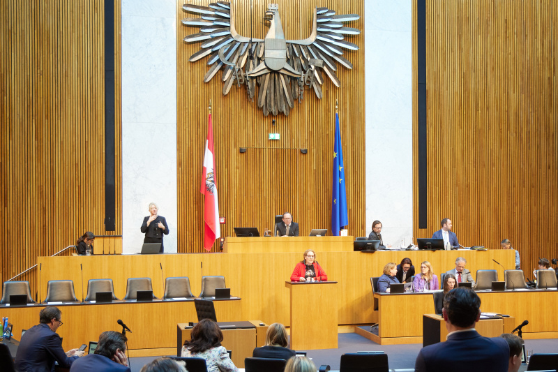 Am Redner:innenpult: Nationalratsabgeordnete Marie-Christine Giuliani-Sterrer (FPÖ)