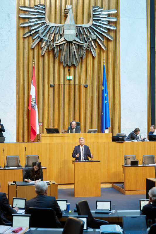 Am Redner:innenpult: Nationalratsabgeordneter Andreas Hanger (ÖVP)