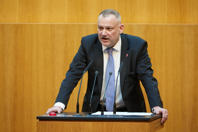 Am Redner:innenpult: Nationalratsabgeordneter Michael Oberlechner (FPÖ)