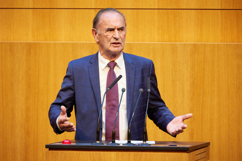 Am Redner:innenpult: Nationalratsabgeordneter Gabriel Obernosterer (ÖVP)