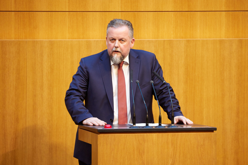 Am Redner:innenpult: Nationalratsabgeordneter Peter Manfred Harrer (SPÖ)