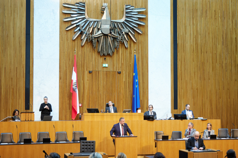 Am Redner:innenpult: Nationalratsabgeordneter Peter Manfred Harrer (SPÖ)