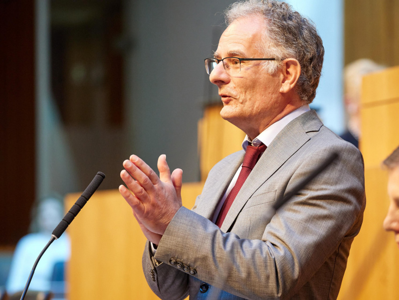 Regierungsbank. Stellungnahme Finanzminister Markus Marterbauer (SPÖ)  