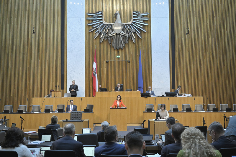 Am Redner:innenpult: Nationalratsabgeordnete Karoline Edtstadler (ÖVP)