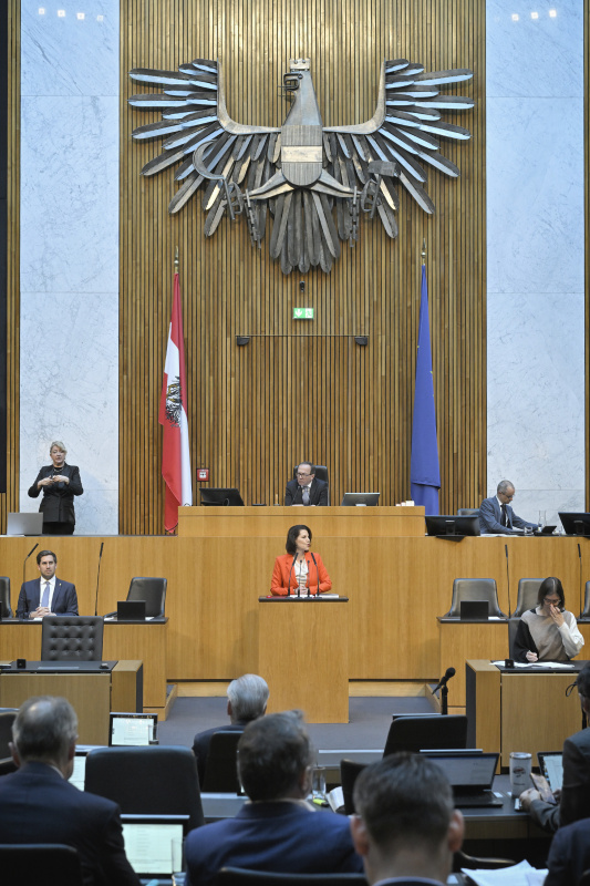 Am Redner:innenpult: Nationalratsabgeordnete Karoline Edtstadler (ÖVP)