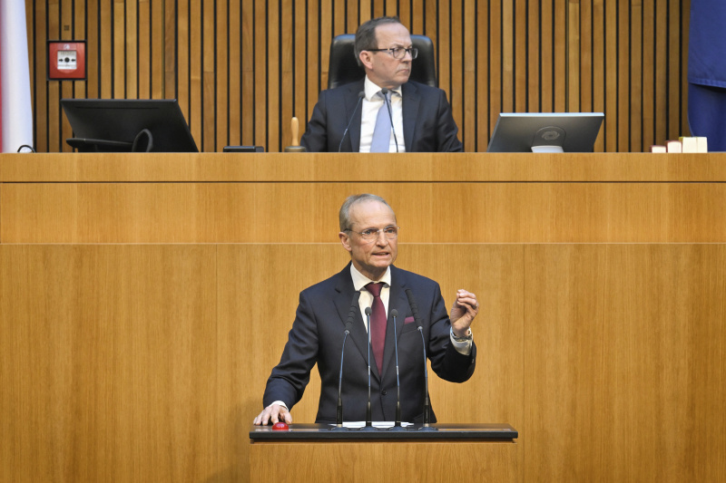 Am Redner:innenpult: Nationalratsabgeordneter Wolfgang Gerstl (ÖVP)