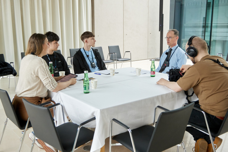 Von links: Moderatorin Tatjana Lukáš, David Godean, Yannis Schärf, Wolfgang Mueller - Universität Wien