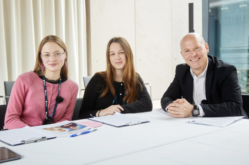 Von links: Antonia Krupop, Hanna Proksch, Direktor Österreichische Gesellschaft für Europapolitik Paul Schmidt