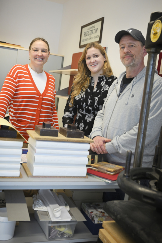 Von links: Podcast-Host Tatjana Lukáš, Eva Russek, Peter Fiala