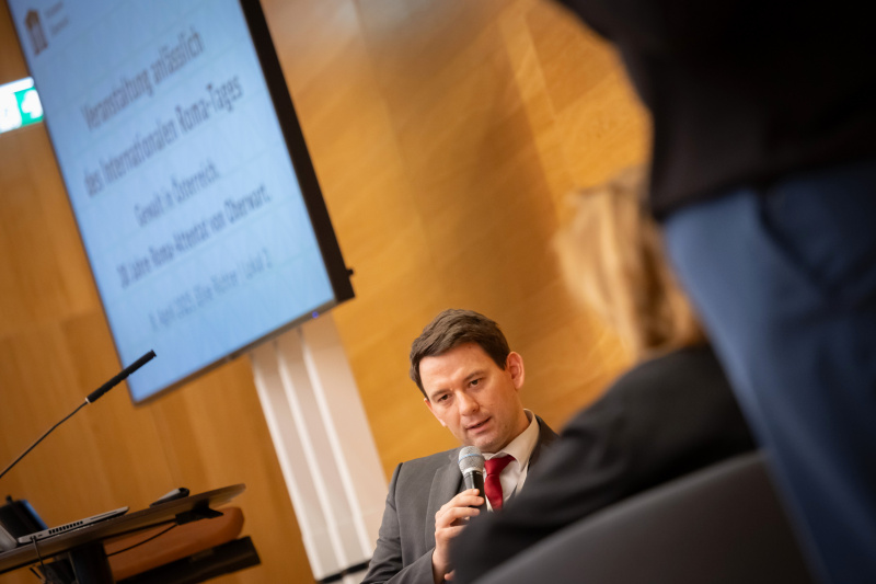 Podiumsdiskussion. Gespräch mit Opfern und Zeitzeug:innen. Paul Schliefsteiner