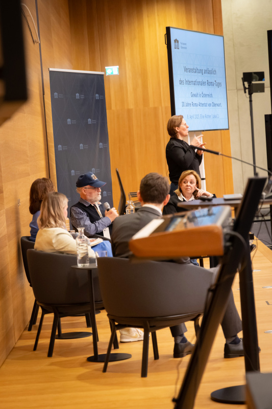 Podiumsdiskussion. Gespräch mit Opfern und Zeitzeug:innen. Am Wort: Theo Kelz