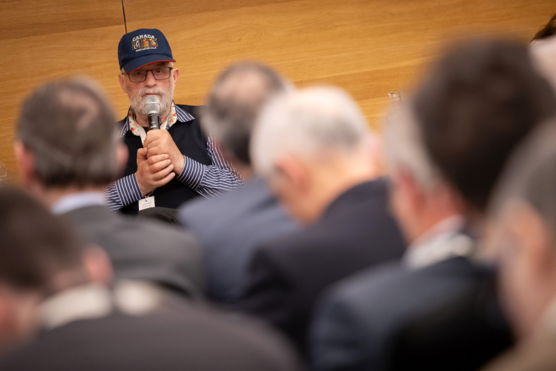Podiumsdiskussion. Gespräch mit Opfern und Zeitzeug:innen. Theo Kelz